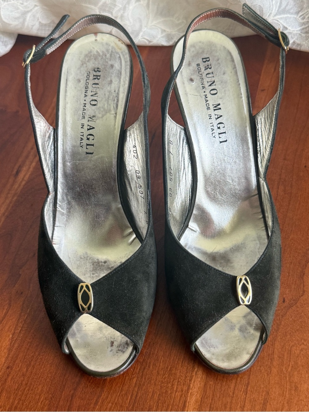 Bruno MAGLI 7B Dark Green Suede Slingback Heels with Gold Accents Vintage - Picture 2 of 12